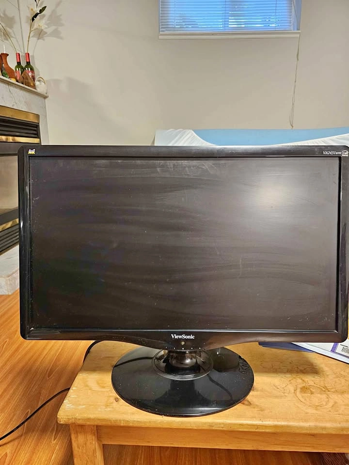 ViewSonic VA2431wm 24" Widescreen Monitor - Good Condition