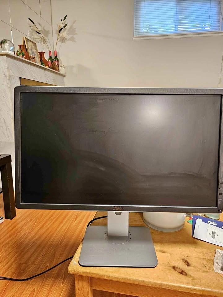 Dell P2414H 24" LED Monitor - Excellent Condition