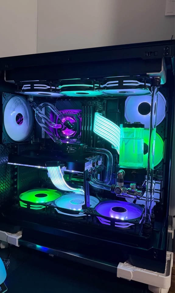 RTX 5090 Custom Water Loop 4K Gaming PC - photo 2