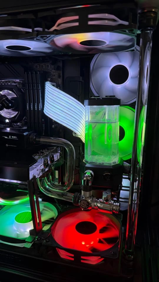 RTX 5090 Custom Water Loop 4K Gaming PC - photo 3