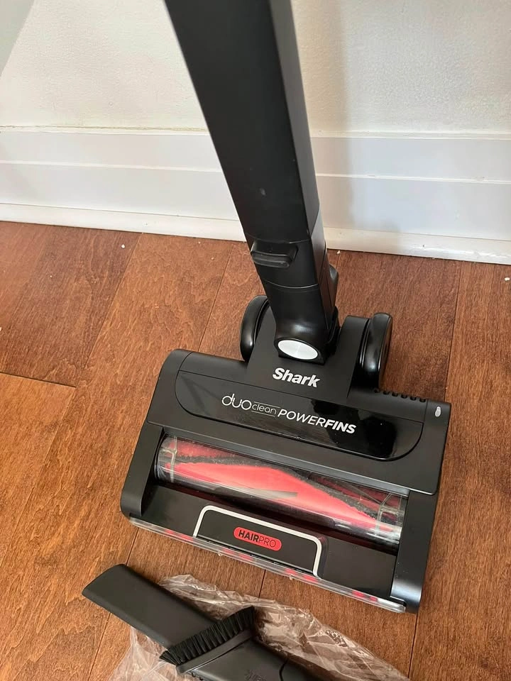 Shark Stratos Cordless Vacuum with DuoClean PowerFins HairPro - photo 4