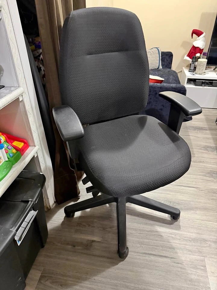 Black office chair