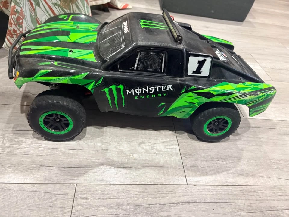 Traxxas monster slash 4x4 - photo 2
