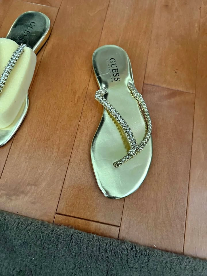 Guess Marciano women’s platform flip flop size 5