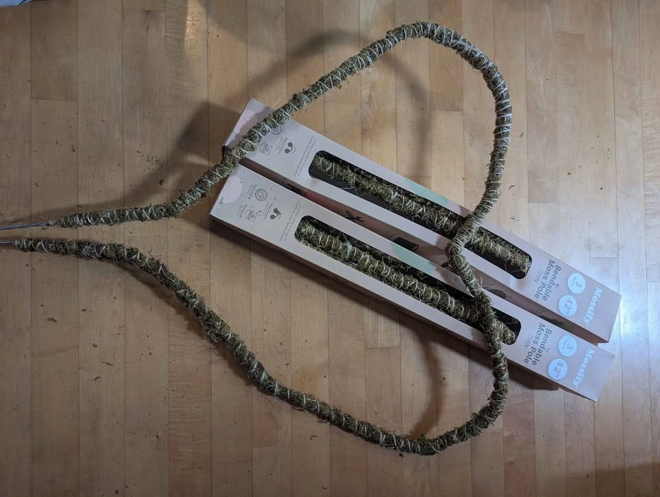 Bendable Moss pole