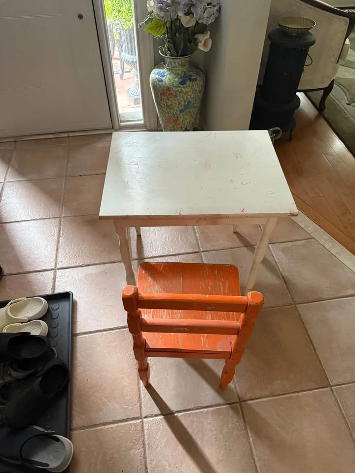 Children table with chair - photo 2