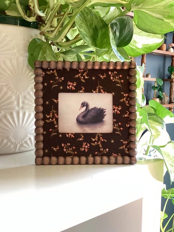 Black Swan in Handmade Wood Bobbin Frame Mini Art - photo 3