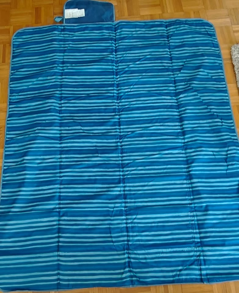 LightSpeed Outdoors Oversized Outdoor Folding Blanket - photo 2