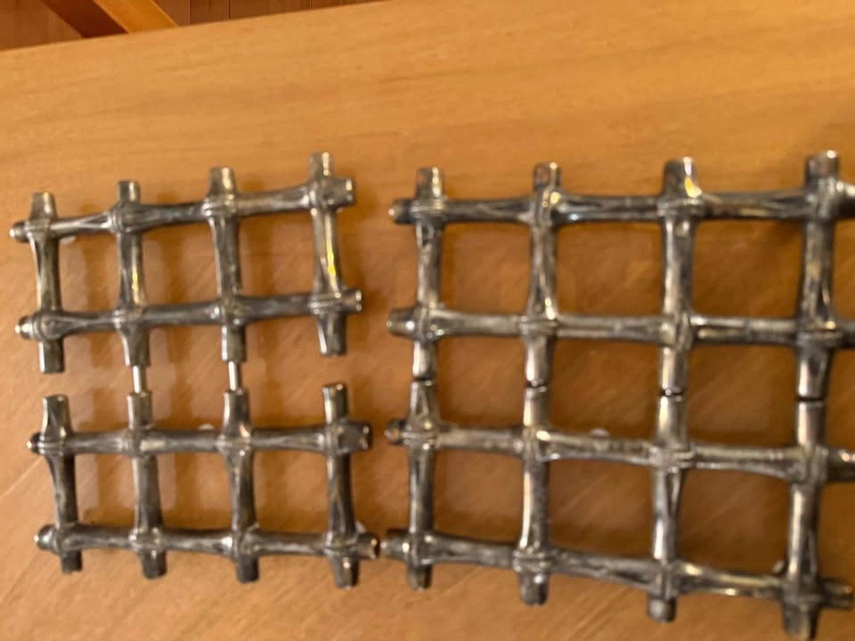 Vintage 1960 silver plate expanding Trivet made by Rogers - photo 2
