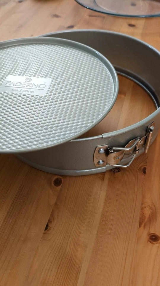 Paderno 9 inch non-stick springform cake pan - photo 3