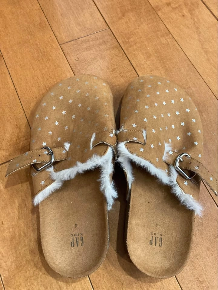Gap Birkenstock Style Sandals Size 4 - photo 2