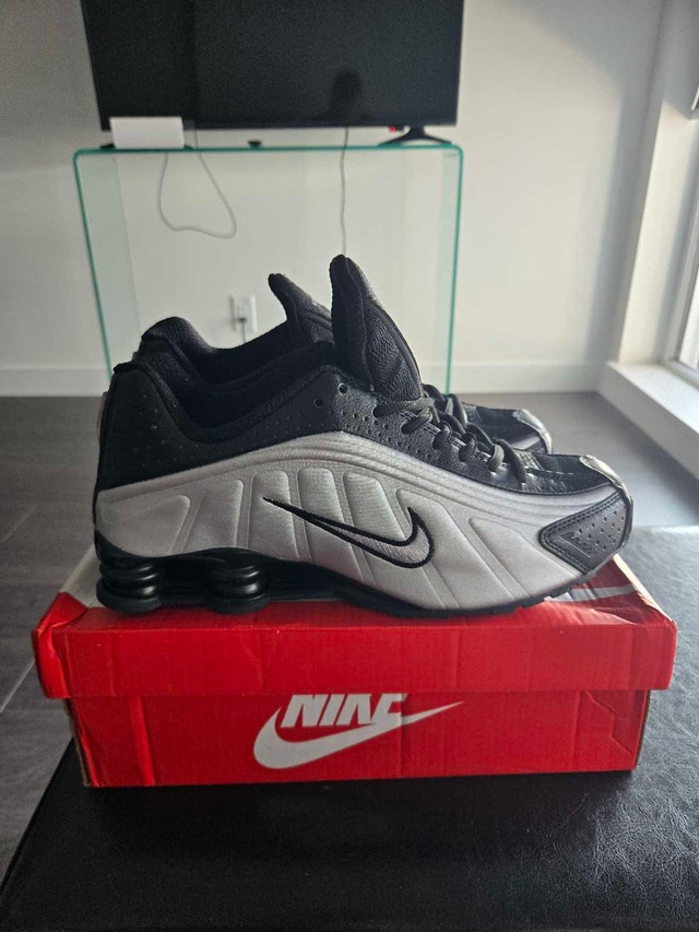 Nike Shox R4 (BNIB)