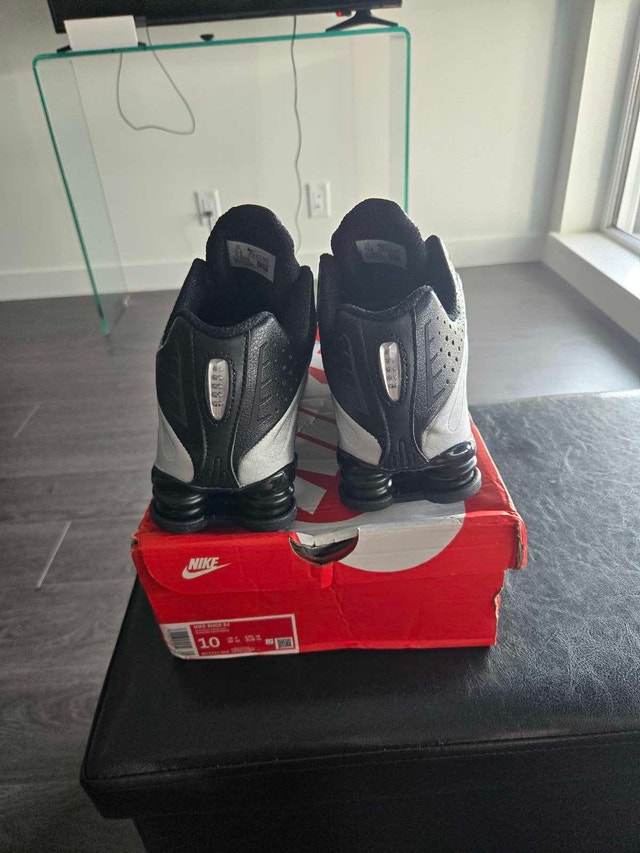 Nike Shox R4 (BNIB) - photo 2