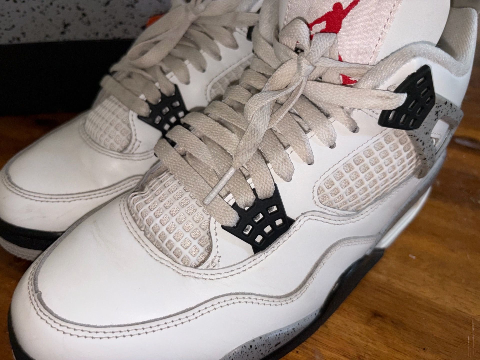Men Jordan 4s white cement size 9 - photo 2