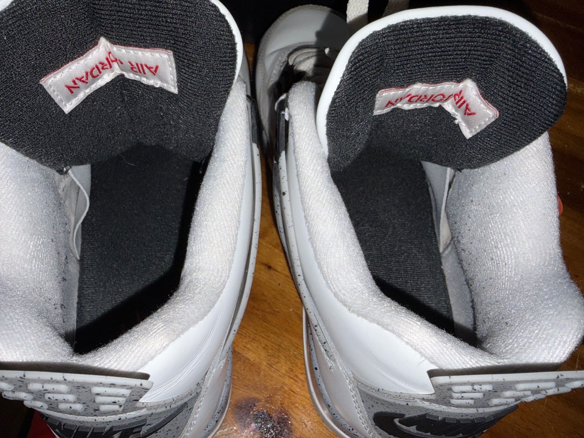 Men Jordan 4s white cement size 9 - photo 4