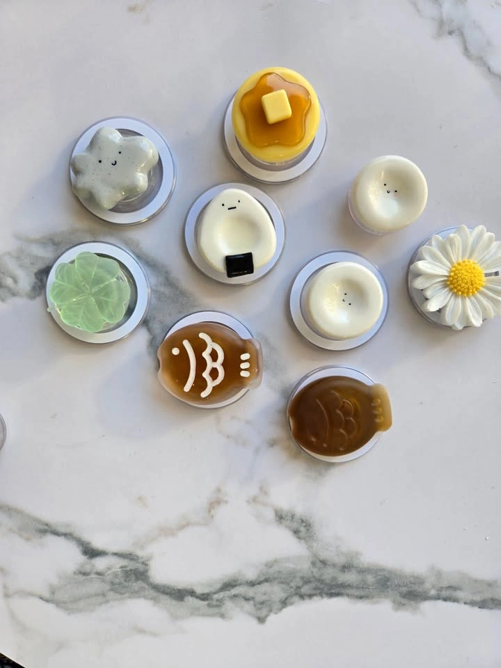 Handmade Decorative Phone Grips - Daisy, Bungeopang & More - photo 5
