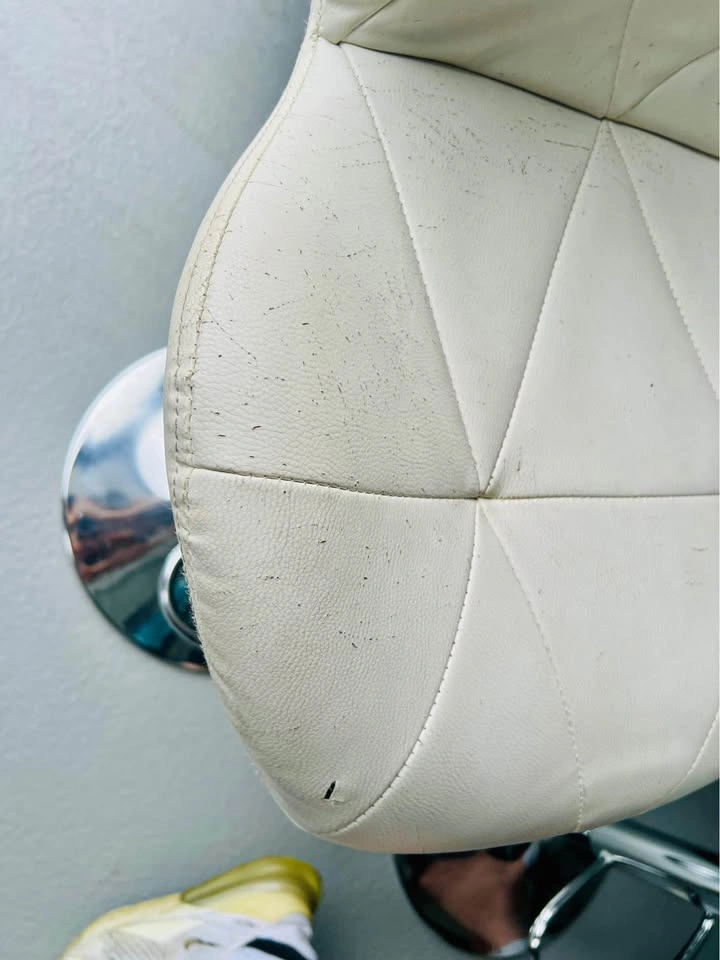 Two garage / basement white chairs, need love and upgrade. - photo 3