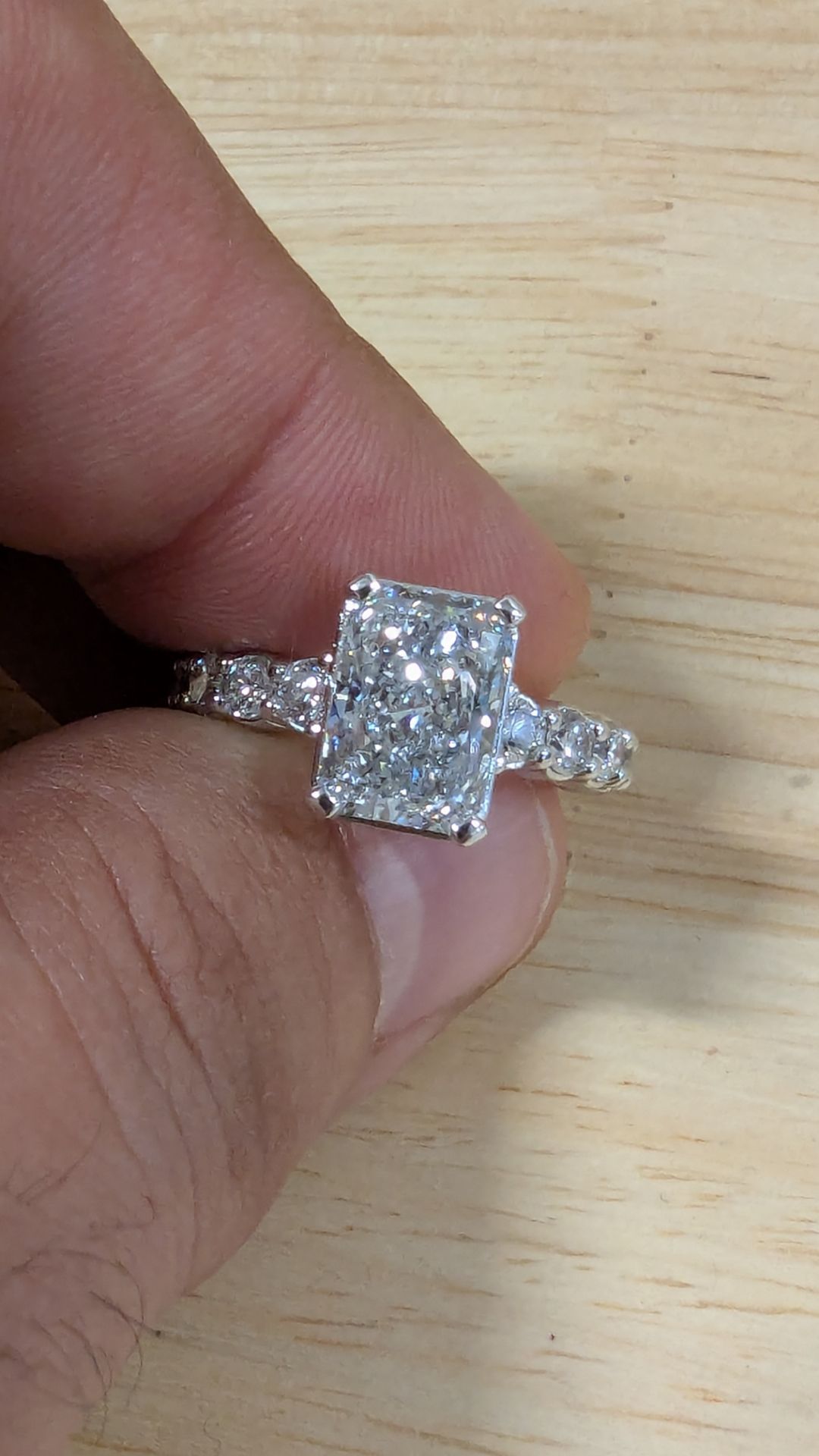 3.08ct Radiant Cut Diamond Ring (4.18ctw) – IGI Certified - photo 5