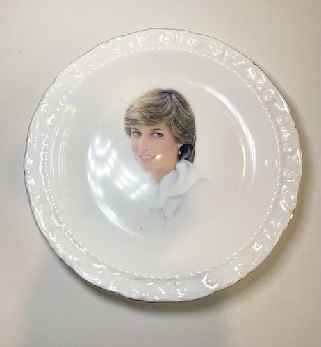 Vintage 1981 Royal Albert Bone China Lady Diana Spencer Plate - photo 2