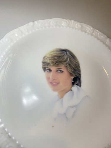 Vintage 1981 Royal Albert Bone China Lady Diana Spencer Plate - photo 3