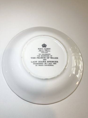 Vintage 1981 Royal Albert Bone China Lady Diana Spencer Plate - photo 4
