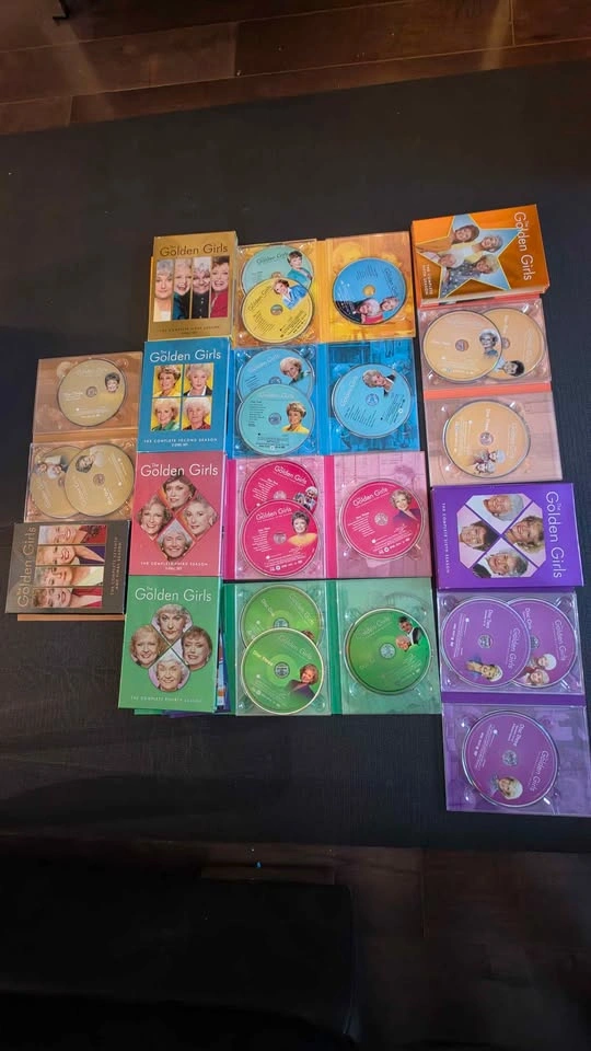 The Golden Girls Complete Series DVD Collection (Seasons 1–7) - photo 2