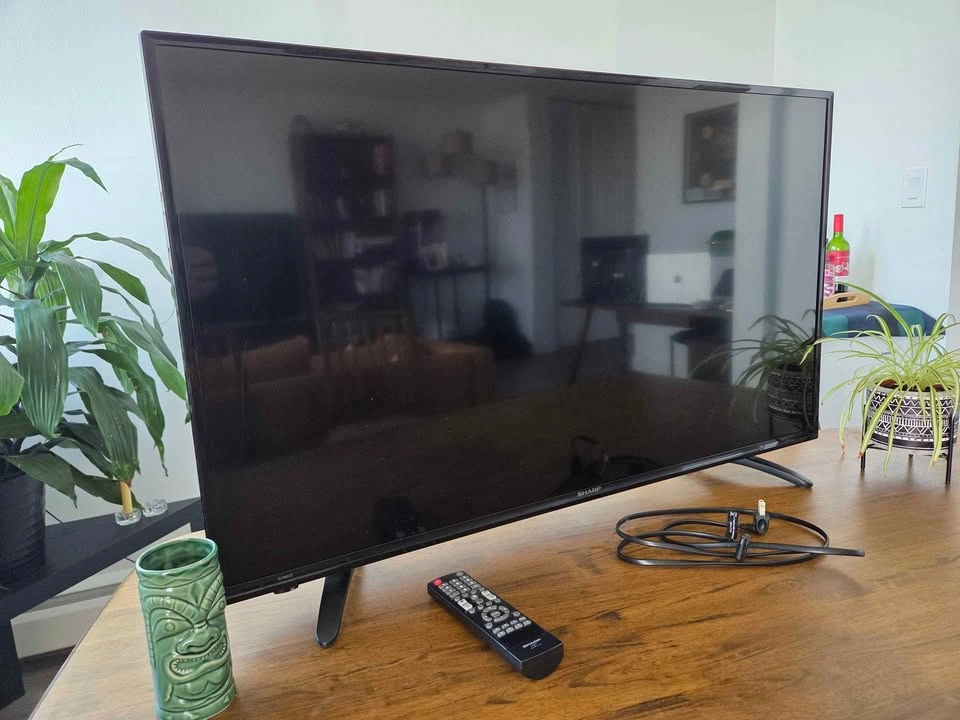 40" SHARP LCD Flat Screen TV - photo 2
