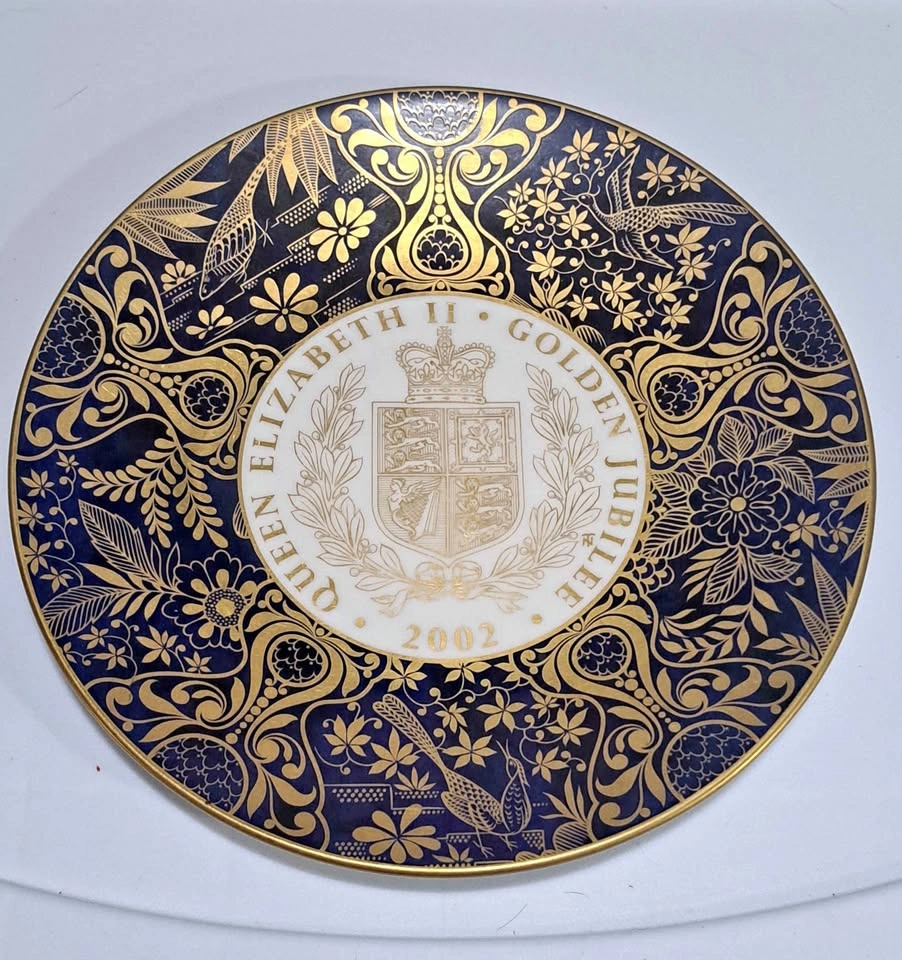 Royal Worcester Queen Elizabeth II Golden Jubilee 2002 Plate