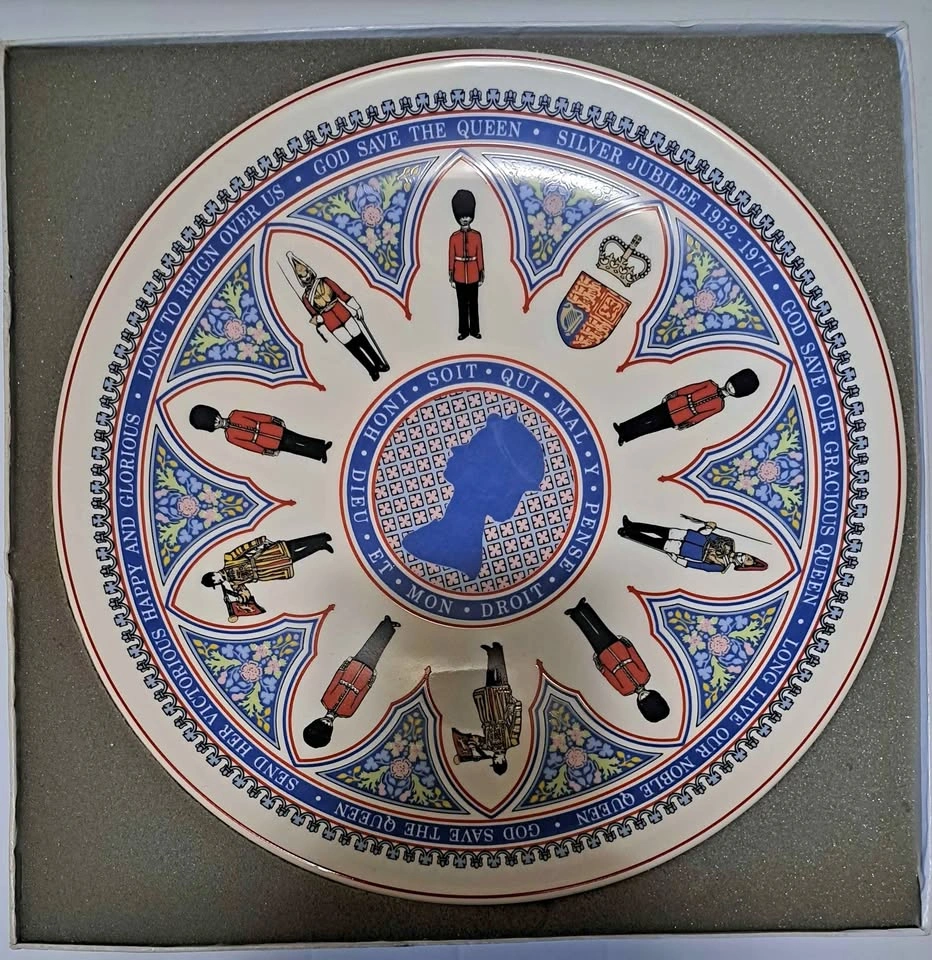 Wedgwood Queen Elizabeth II Silver Jubilee Commemorative Plate