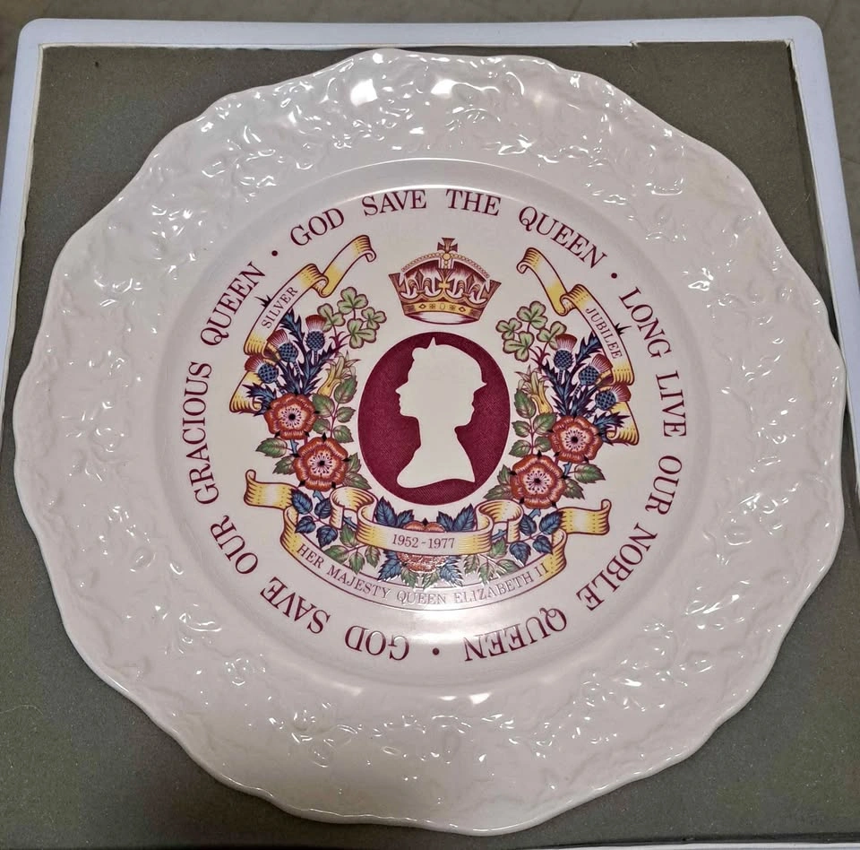 Mason's Ironstone Queen Elizabeth II Silver Jubilee Plate
