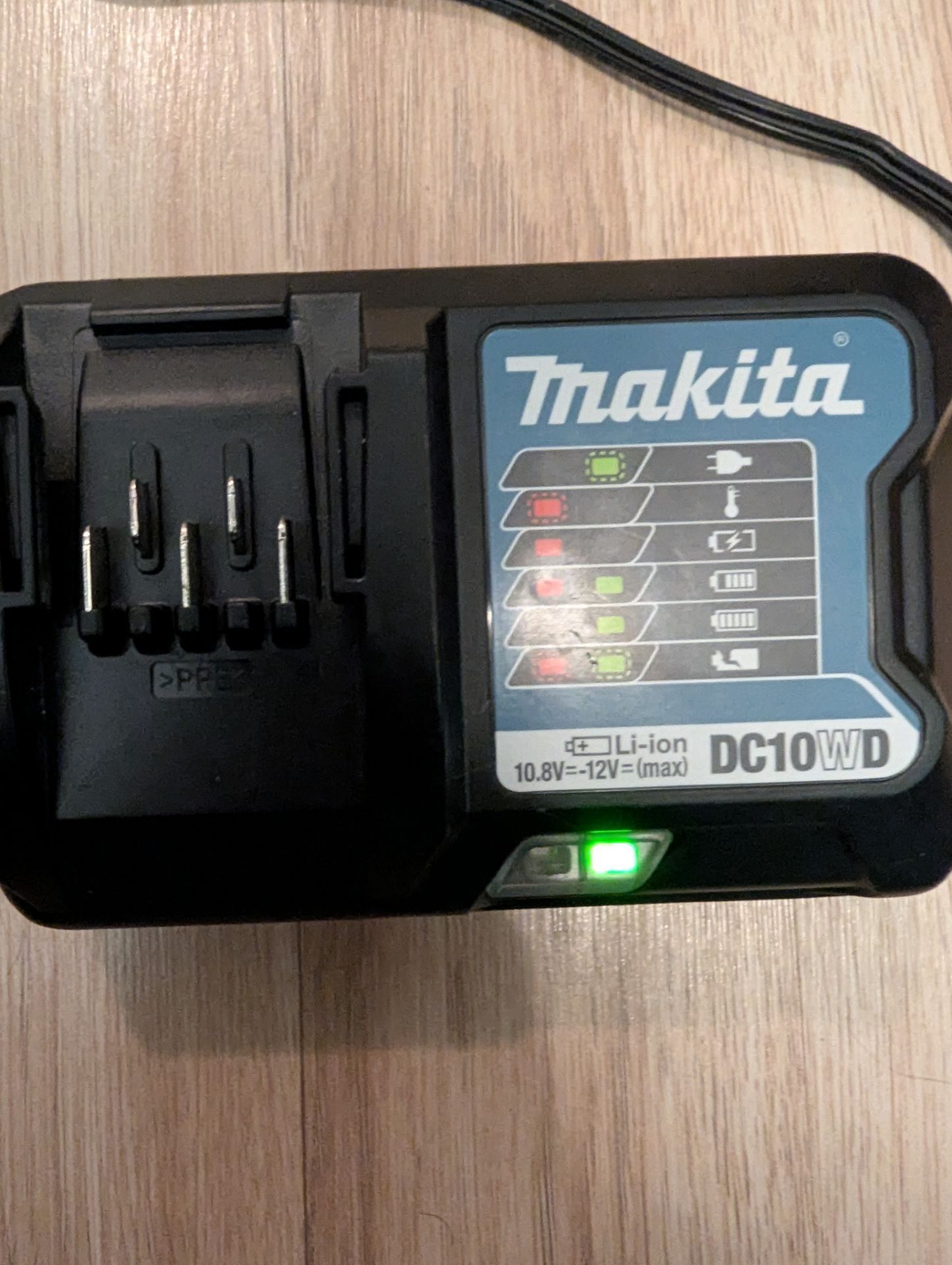 Makita Drill and Drill Battery Charger - photo 2