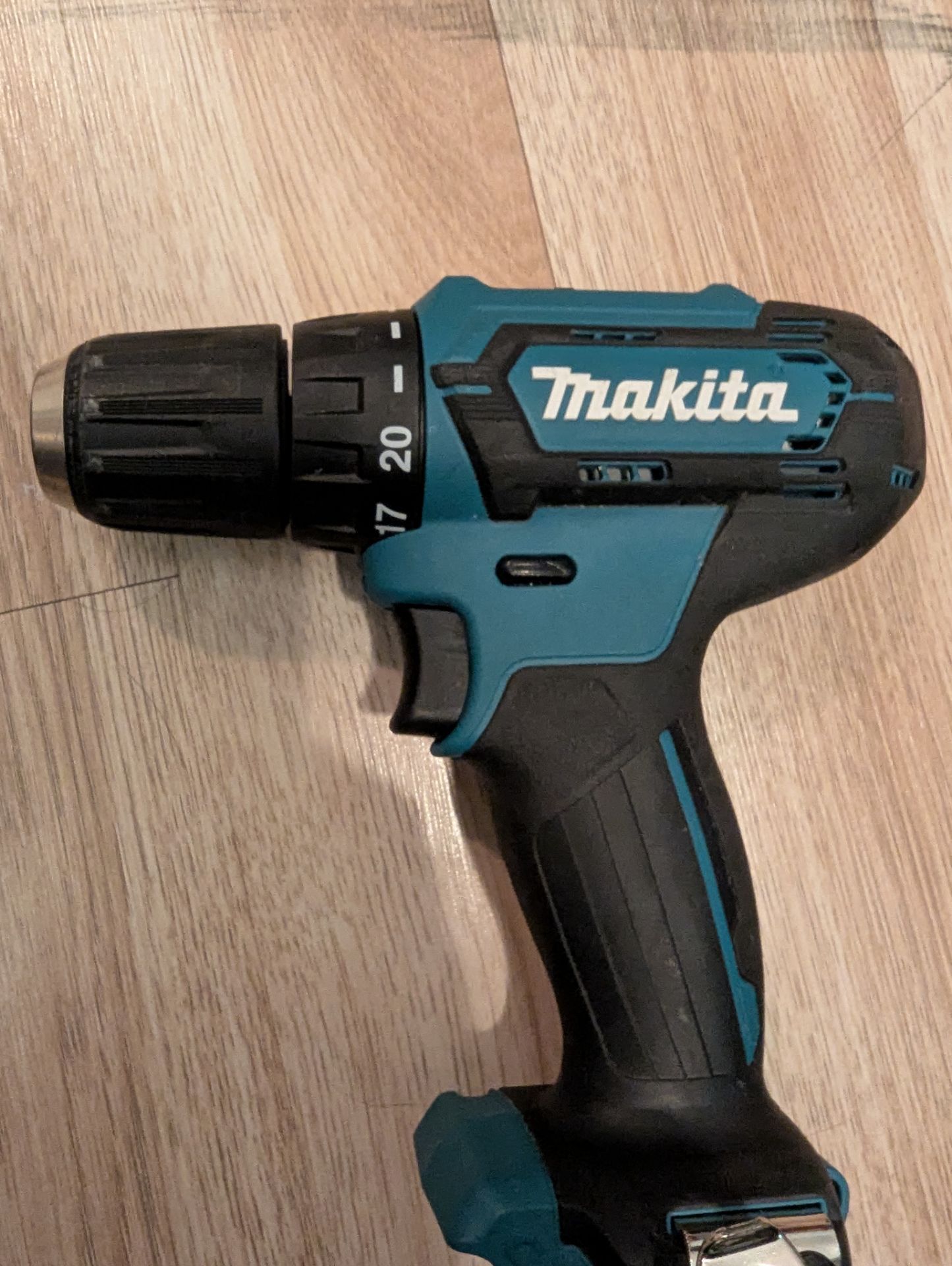 Makita Drill and Drill Battery Charger - photo 3