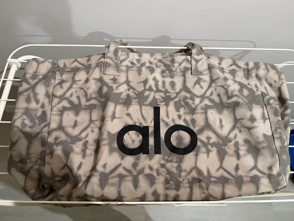 Alo Grey Tie-Dye Tote Bag - photo 2