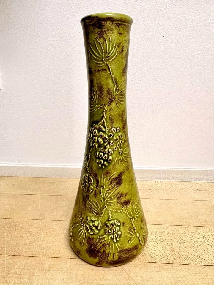 Vintage 1973 MJG Ceramic Pine Cone Vase - photo 2