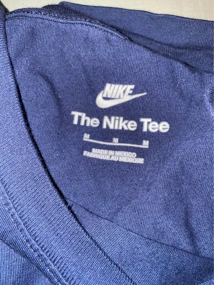 nike shirts (35 for both) - photo 2