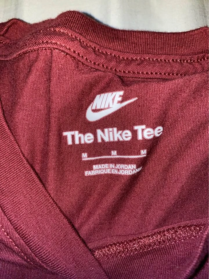nike shirts (35 for both) - photo 3