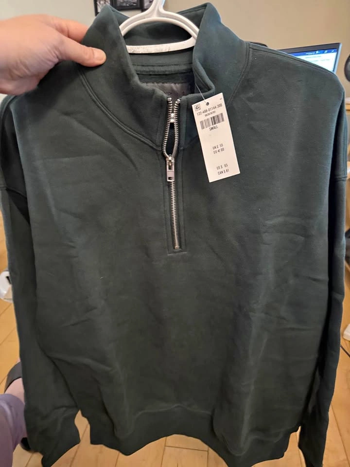 Brand new with tags dark green Abercrombie & Fitch half-zip