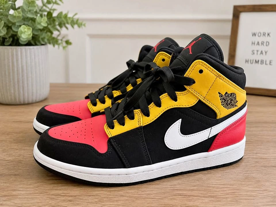 Air Jordan 1 Mid sneakers size 8 men’s