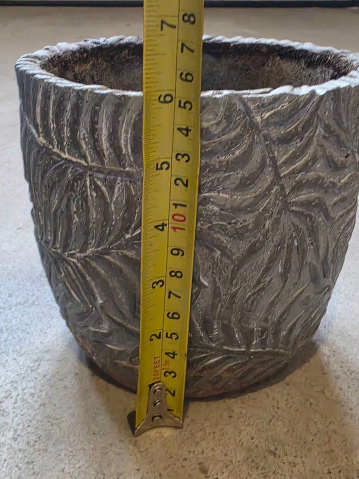 Set of 3 Concrete Leaf Pattern Planters - photo 2