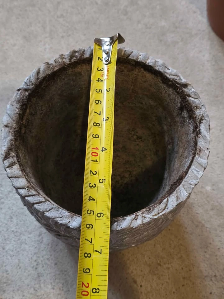 Set of 3 Concrete Leaf Pattern Planters - photo 3