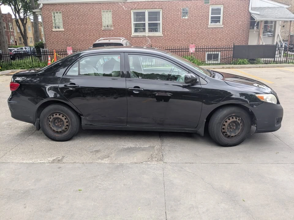2009 Toyota Corolla LE - photo 2