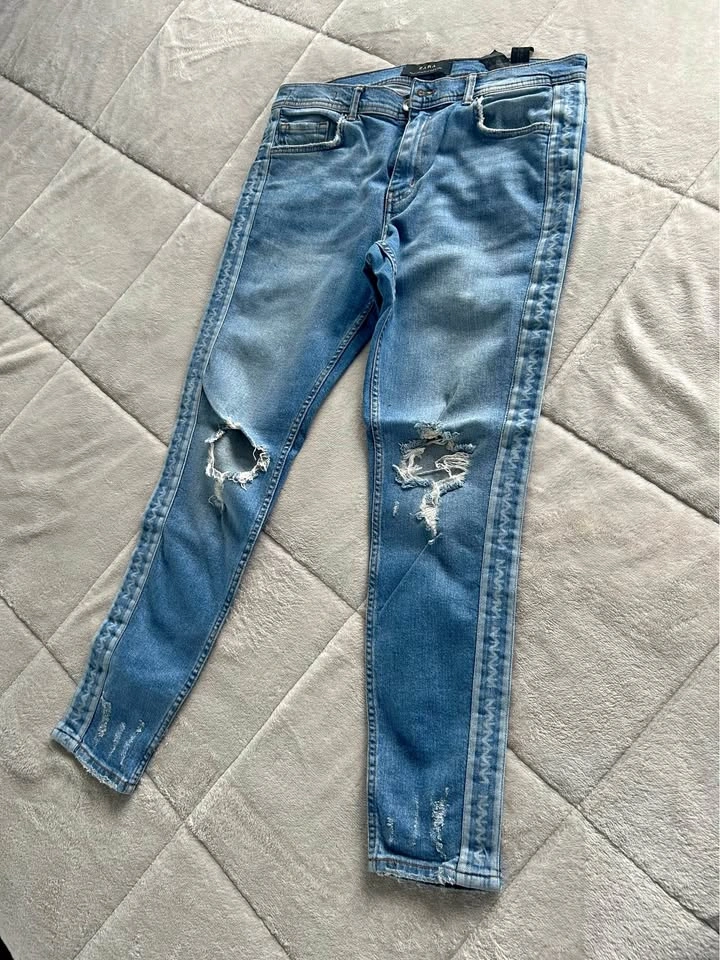 Zara Distressed Jeans - Size 34