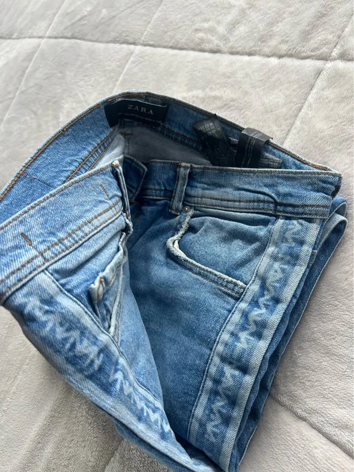 Zara Distressed Jeans - Size 34 - photo 3
