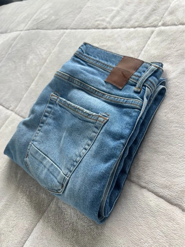 Zara Distressed Jeans - Size 34 - photo 4