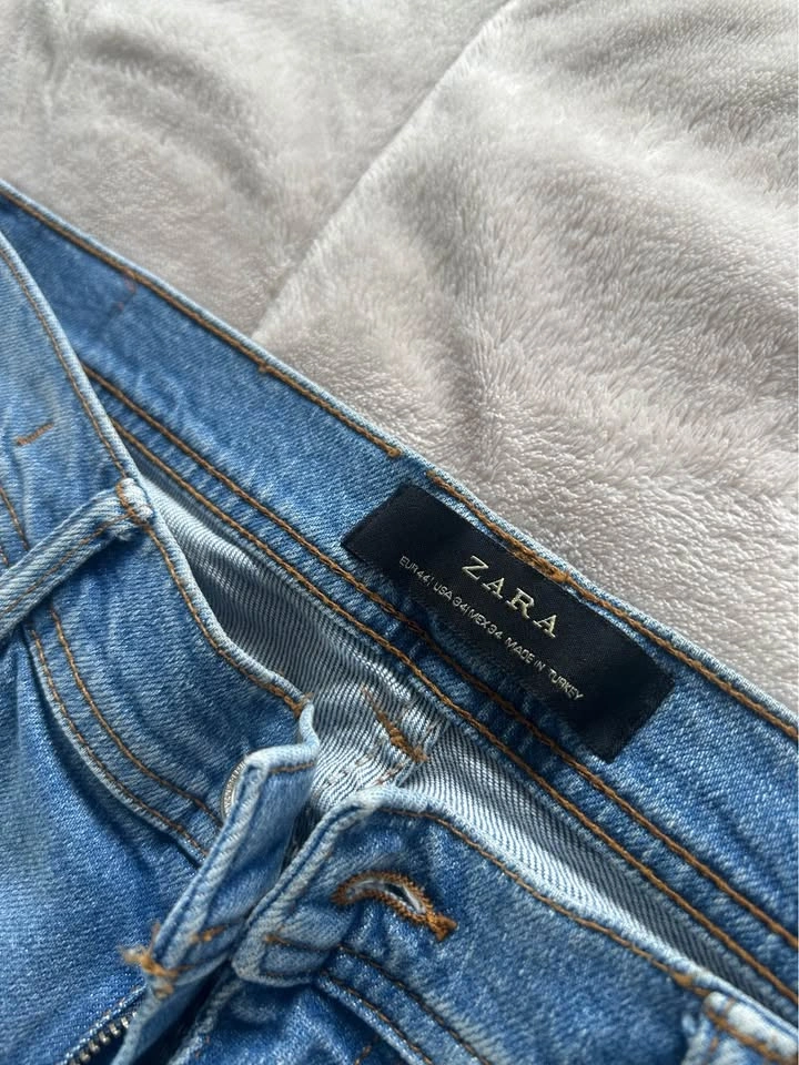 Zara Distressed Jeans - Size 34 - photo 5