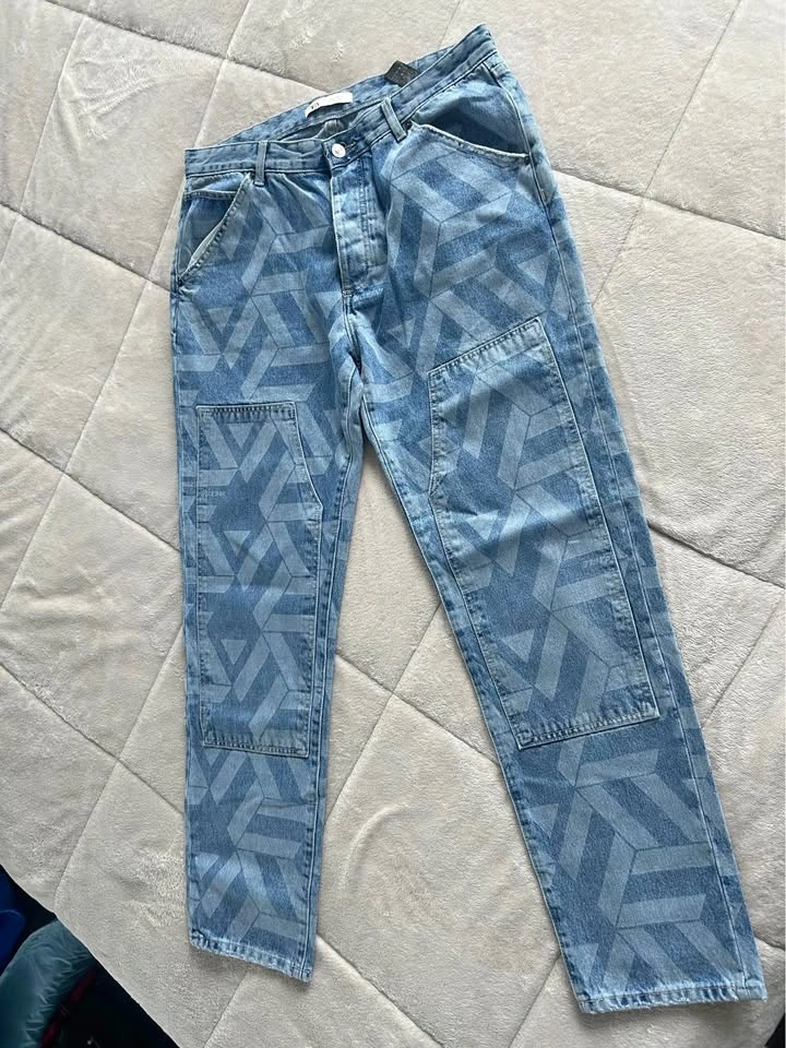 Light Blue Washed Jeans – Size 34