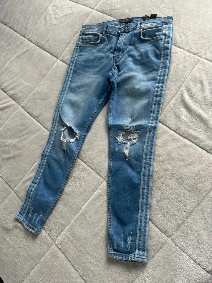Light Blue Washed Jeans – Size 34 - photo 3