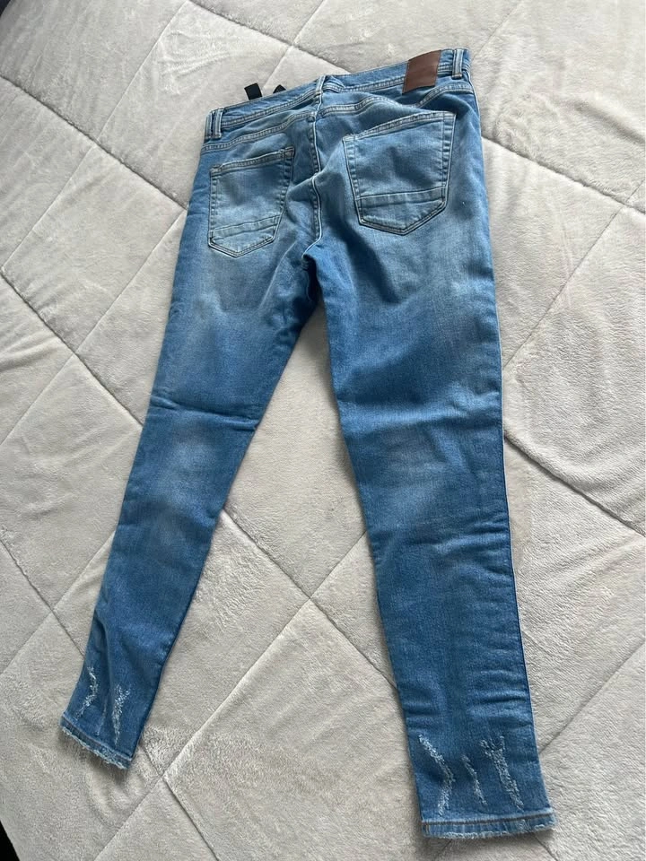 Light Blue Washed Jeans – Size 34 - photo 4