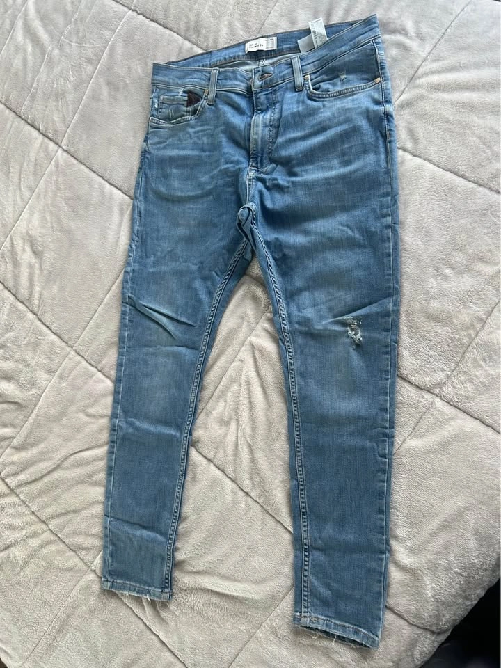 Light Blue Washed Jeans – Size 34 - photo 5