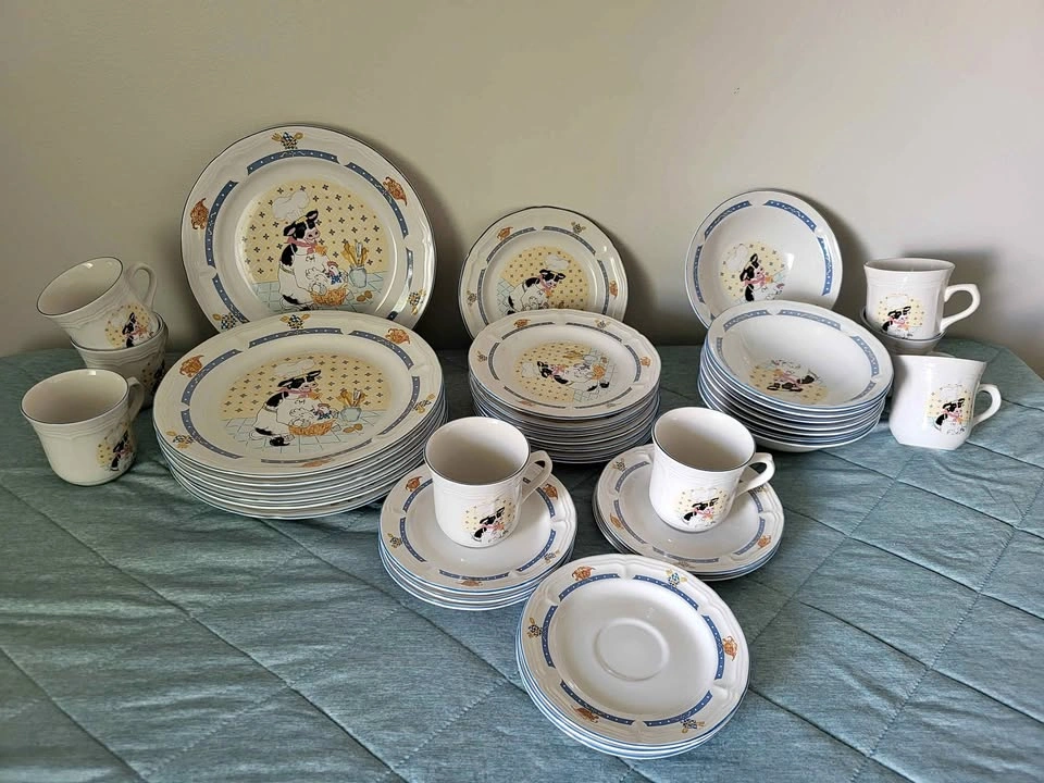 Vintage Newcor "Kitchen Kow" 39-Piece Dinnerware Set